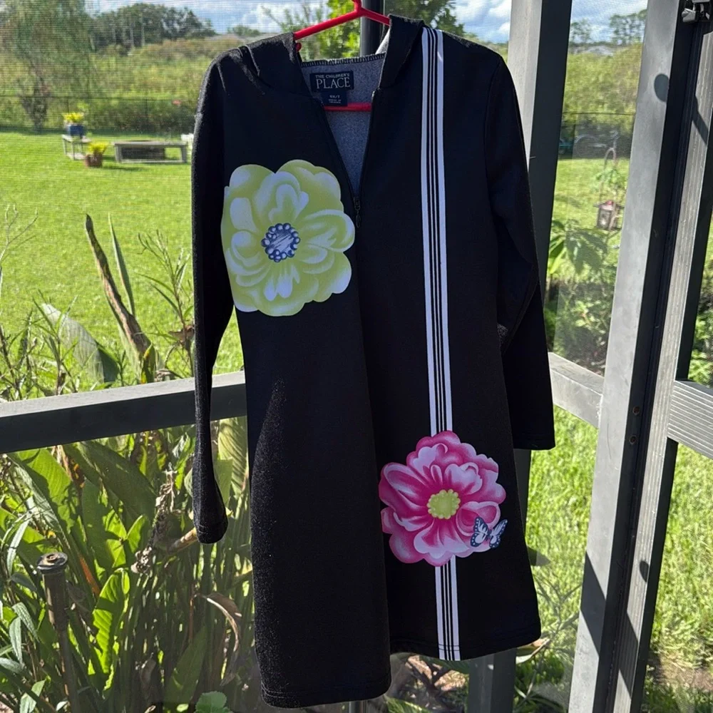 Children’s place Black Hoodie 1/4 zip sport Dress 6x/7 –  Green & pink flower